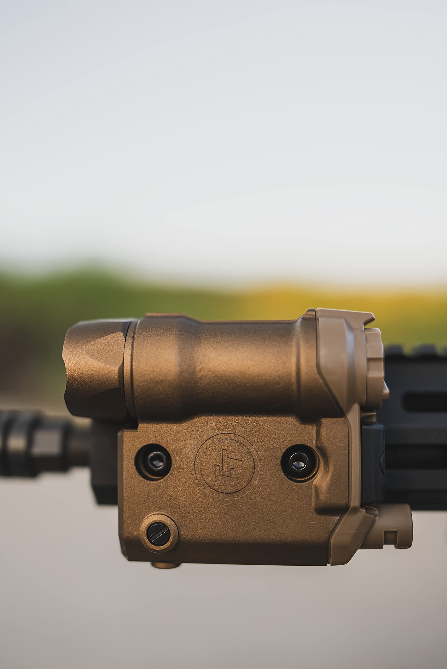 Crimson Trace CMR-301 FDE Railmaster with Green Laser, Adjustable 1000 Lumen LED Flashlight and Rechargeable Battery for Shooting, Competition and Range - Image 4