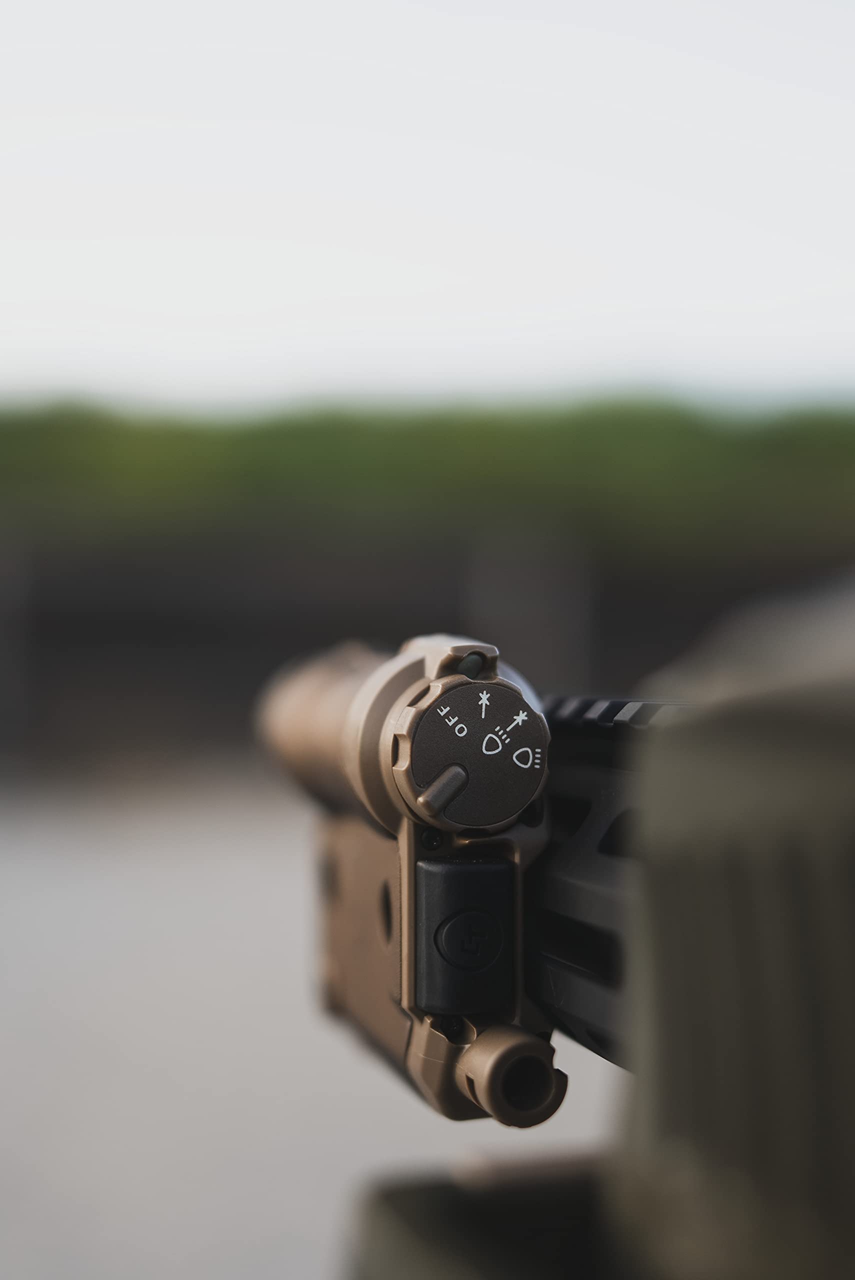 Crimson Trace CMR-301 FDE Railmaster with Green Laser, Adjustable 1000 Lumen LED Flashlight and Rechargeable Battery for Shooting, Competition and Range - Image 5